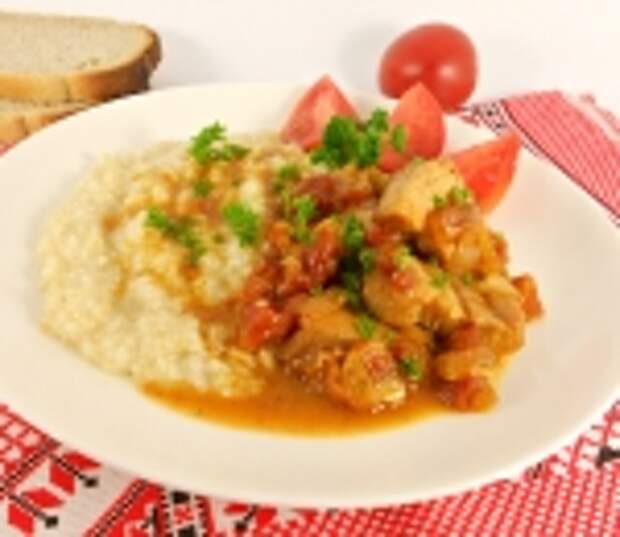 Курица запеченная с овощами