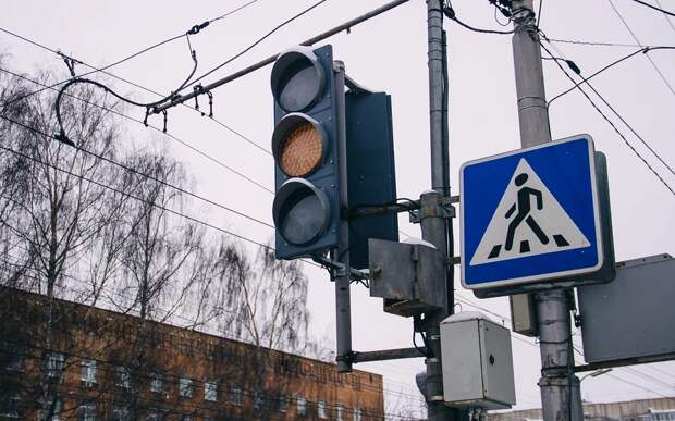 В Рязани на Чапаева искрит столб, светофоры отключили