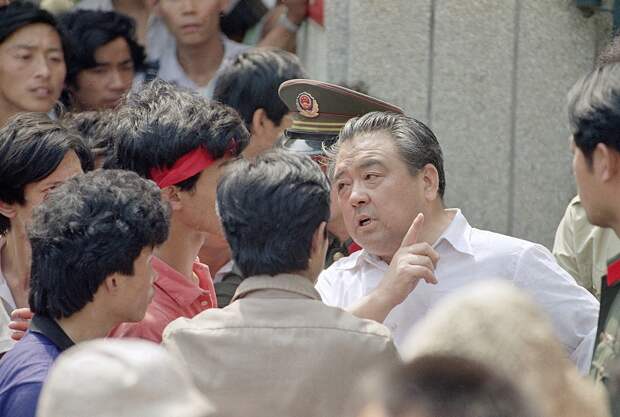 Расстрел демонстрантов на площади Тяньаньмэнь 25 лет назад Tiananmen Square 13 Расстрел демонстрантов на площади Тяньаньмэнь 25 лет назад