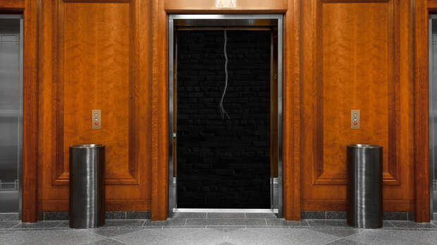 В Уфе мужчина сумел спастись, в последний момент покинув неисправный лифт