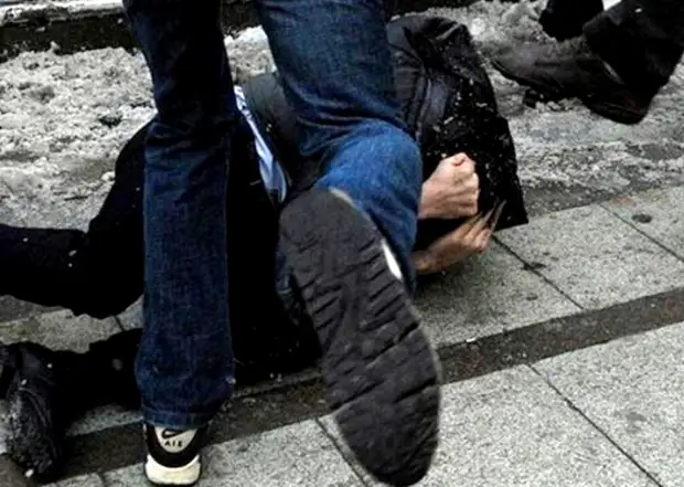 Задержаны три астраханца, за деньги избивавших парней и снимавших это на мобильник