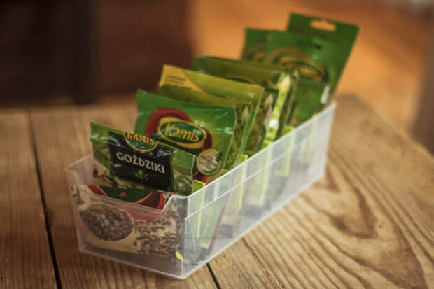 Органайзеры и контейнеры для специй и кухонных мелочей. \ Фото: ulapedantula.pl.