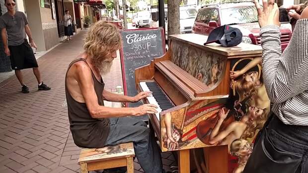 Невероятная музыка дает второй шанс бездомному пианисту. Музыка спасла талант!  (Видео)