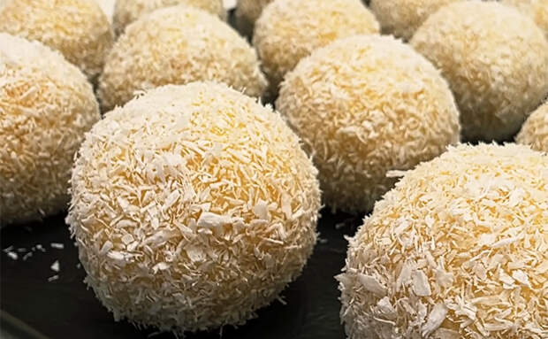 Конфеты Рафаэлло, но в стиле пирожного: на основе бисквита получается вкуснее магазинных