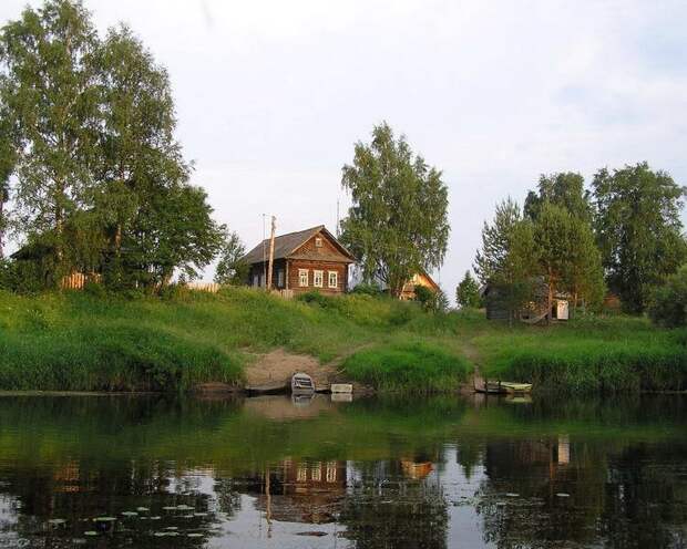 Картинки по запросу дом в деревне на реке фото