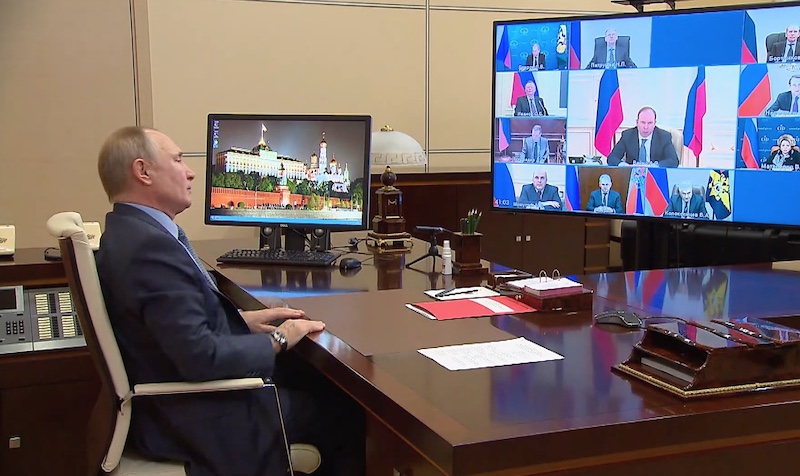 Путин требует привести доходы учёных в соответствие с «Майскими указами» Путин требует привести доходы учёных в соответствие с «Майскими указами»