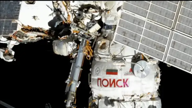 Российские космонавты вышли в открытый космос