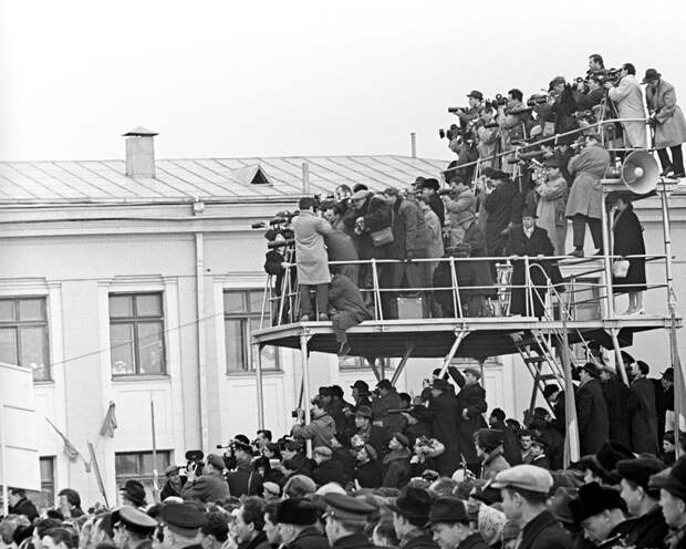 Как Юрия Гагарина встречали после полета (ФОТО)