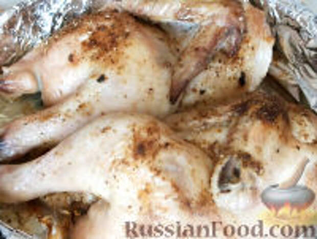 Фото к рецепту: Курица в фольге в духовке