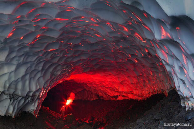 Ледниковые пещеры Камчатки