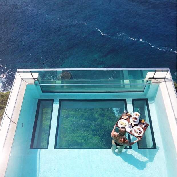 Этот эпический бассейн на Бали расположен на 150-метровой высоте. И у него стеклянное дно! бали, бассейн, в мире, красота, природа, путешествие