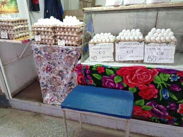 Вот такие цены на Калининском рынке на яйца