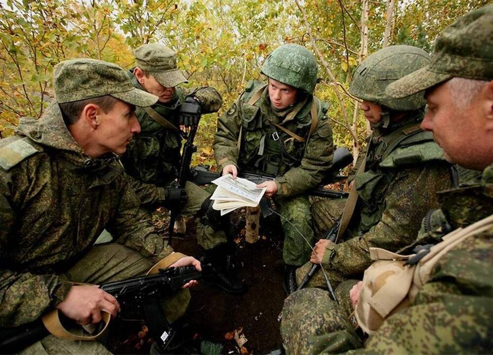 Будут ли работать военные. Учения Восток 2014 Камчатка. Общение военнослужащих. Занятия с военнослужащими. Солдат Российской армии.