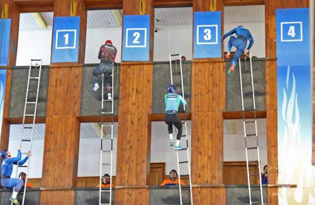 В Татарстане стартовали Всероссийские соревнования по пожарно-спасательному спорту среди специальных управлений ФПС МЧС России