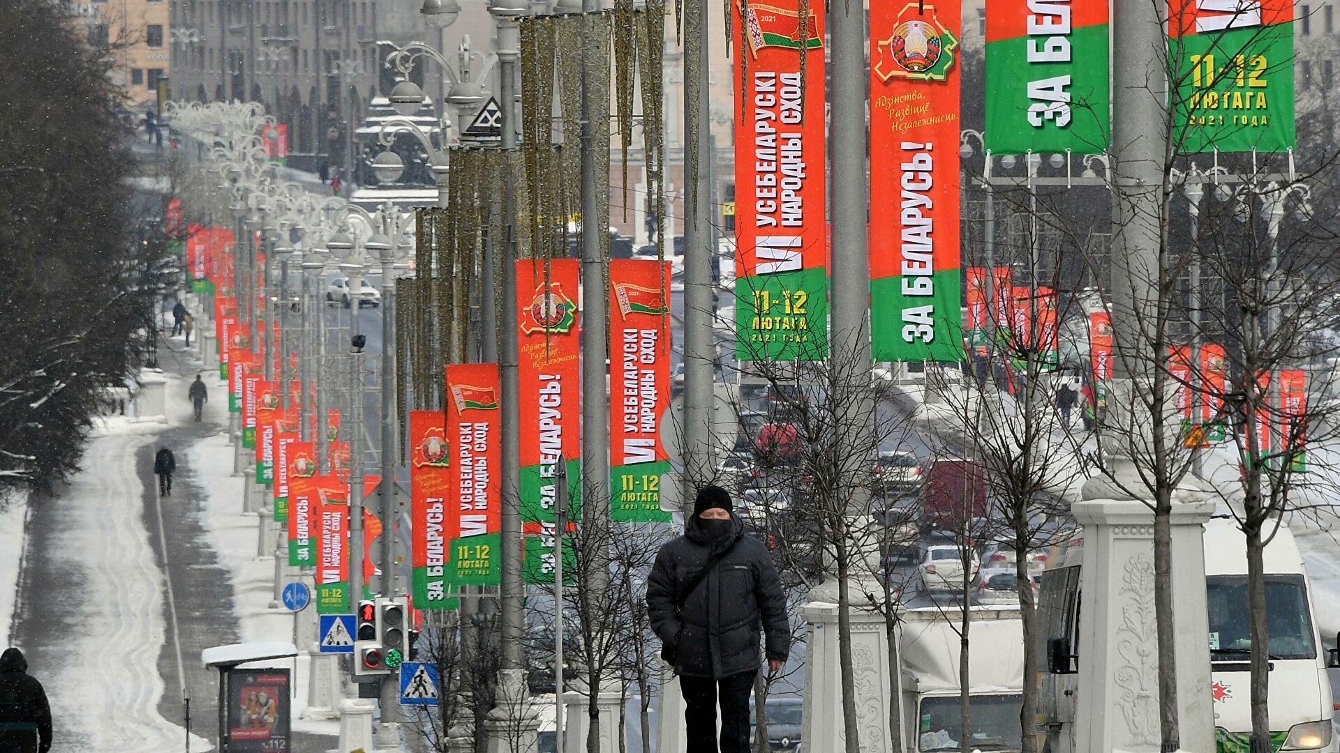 Символика VI Всебелорусского народного собрания на проспекте Независимости в Минске Символика VI Всебелорусского народного собрания на проспекте Независимости в Минске - РИА Новости, 1920, 20.01.2022