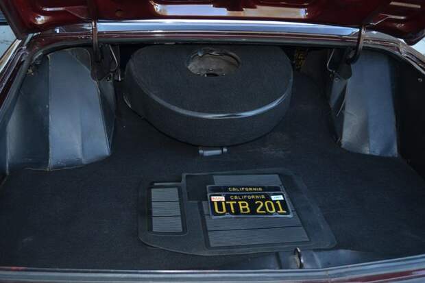 Редкий Imperial Crown Coupe 1967 года продают на аукционе (69 фото)