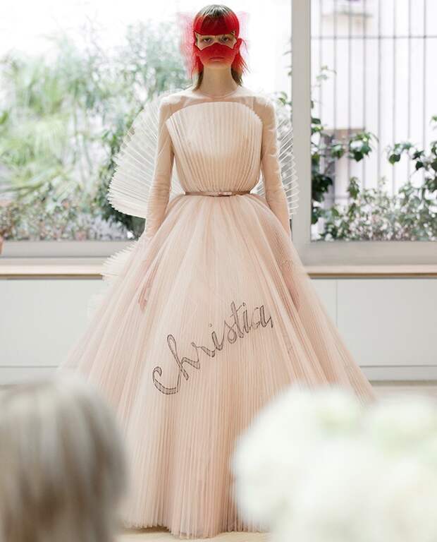 История создания трёх платьев DIOR