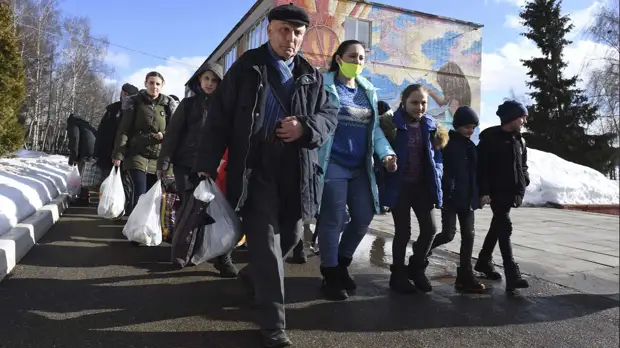 Россия приняла почти миллион беженцев из Донбасса и с Украины