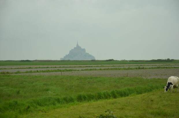Неприступный замок Мон Сен-Мишель (13 фото)