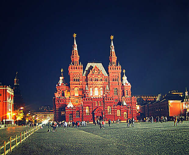 Red square museums. Исторический музей на красной площади гим. Москва государственный исторический музей ночью. Красная площадь вид на исторический музей. Красная площадь исторический музей 1983.