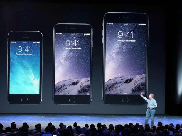 PHOTO: Apple Senior Vice President of Worldwide Marketing Phil Schiller announces the new iPhone 6 during an Apple special event at the Flint Center for the Performing Arts, Sept. 9, 2014, in Cupertino, Calif.