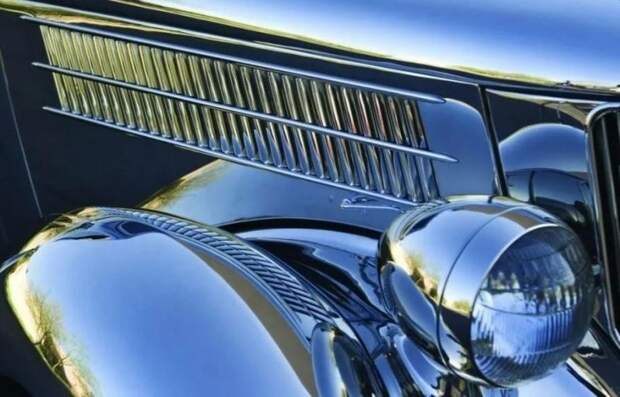 Ford V8 Tudor Deluxe с кузовом из нержавеющей стали