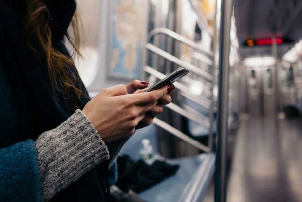 «Студенты уже читают, школьники ещё развлекаются»: МТС проанализировал мобильный интернет-трафик в московском метро