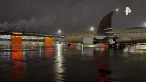 Первый самолет из ОАЭ после приостановки полетов приземлимся в "Шереметьеве"