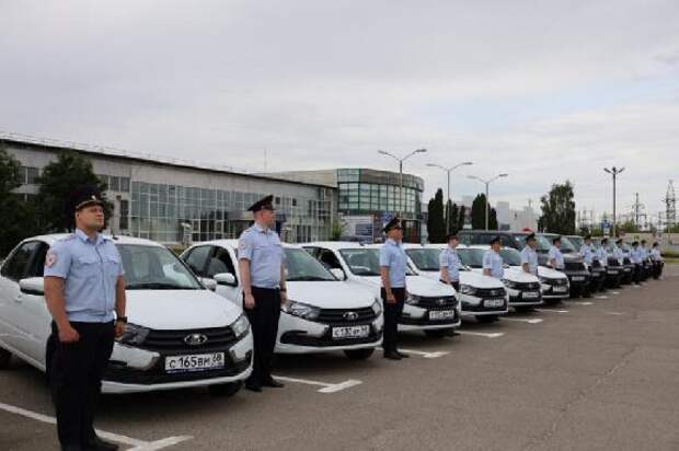 Тамбовским полицейским передали 17 новых автомобилей