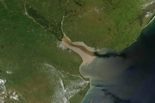Серебряная река в Южной Америке