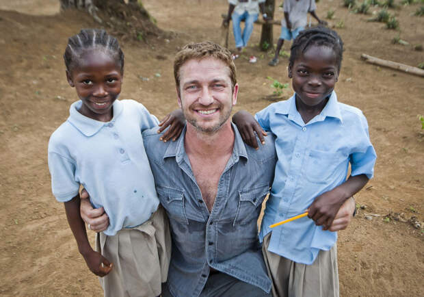 Mandatory picture Credit - Chris Watt Gerard Butler in Liberia as part of a visit to Mary's Meals projects.