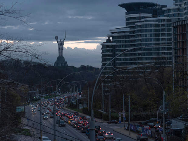 Сидящий без электричества Киев наводнили бомжи