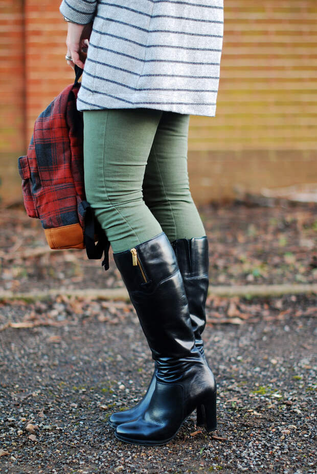 Striped longline blazer with black boots, plaid rucksack and fedora