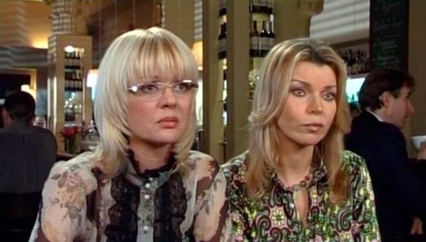Юлия Меньшова и Лада Дэнс в сериале «Бальзаковский возраст, или Все мужики сво...», 2004 год