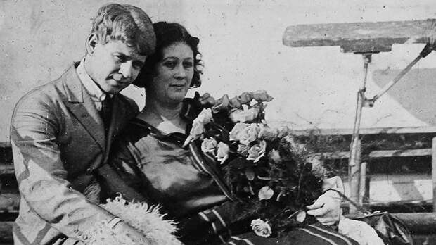 СТОИЛО ЛИ ЖЕНИТЬСЯ НА ДЕНЬГАХ И СЛАВЕ?