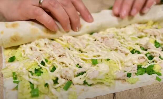 Рулеты из лаваша с курицей и пекинкой: просто, быстро и обалденно вкусно! Никто не уйдёт голодным