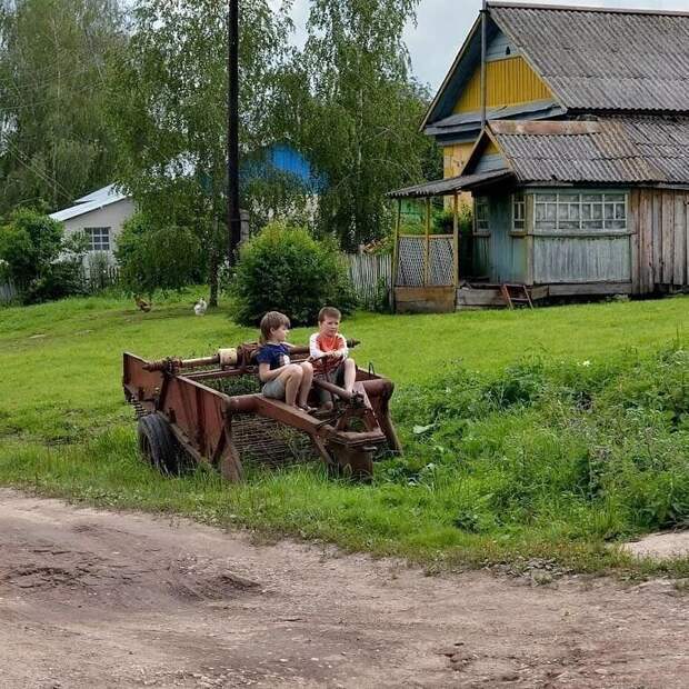 10 ностальгических снимков русской деревни, которые возвращают на мгновение в детство