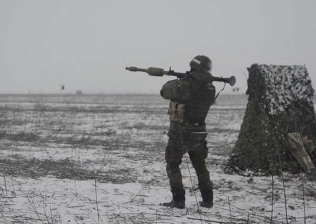 В зоне проведения специальной военной операции идет подготовка расчетов противотанковых гранатометов ЮВО