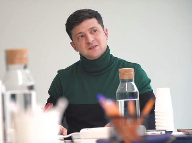 Зеленский подтвердил готовность встать перед Путиным на колени Зеленский подтвердил готовность встать перед Путиным на колени