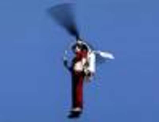 Девушка поэт креатив. Карлсон нейросеть. С пропеллером на спине. Пропеллер карлсона. Костюм "карлсон".