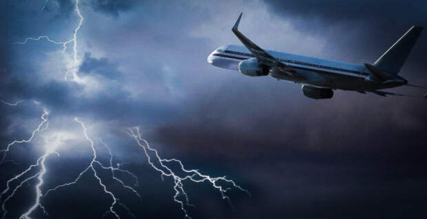 Молния повредила два пассажирских самолета на подлете к Москве