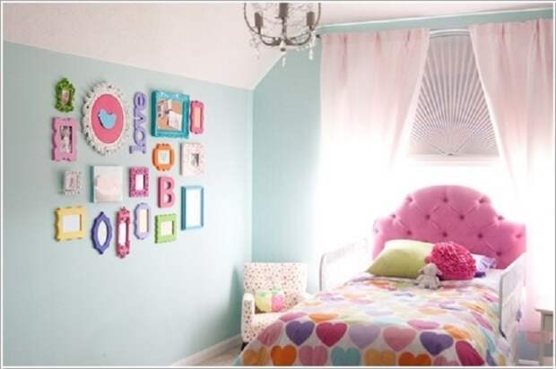 Классическое оформление детской комнаты в пастельных тонах.