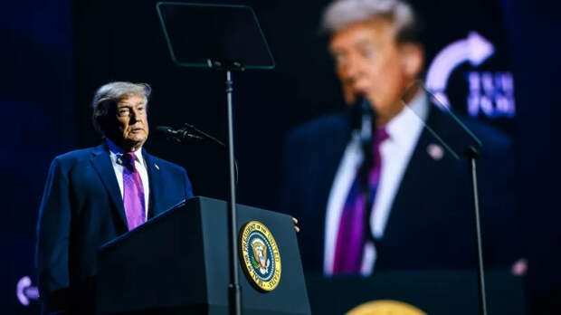 Прятались под столами: Трамп и администрация срочно эвакуированы после стрельбы