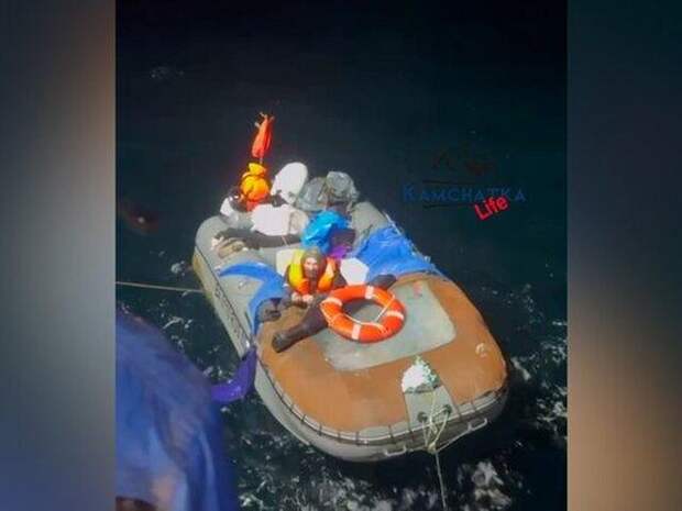 Выживший в Охотском море Пичугин заявил, что его племянник перестал есть во время дрейфа