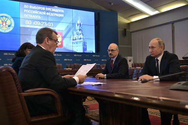 Самовыдвиженец Путин сдает документы в Центризбирком, 27.12.17.png