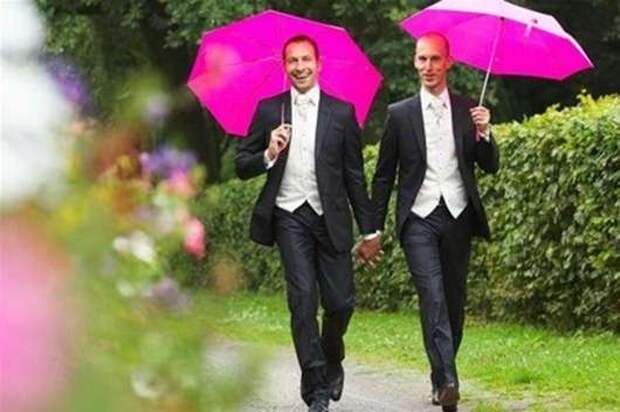 Булатов выступил против усыновления детей однополыми парами