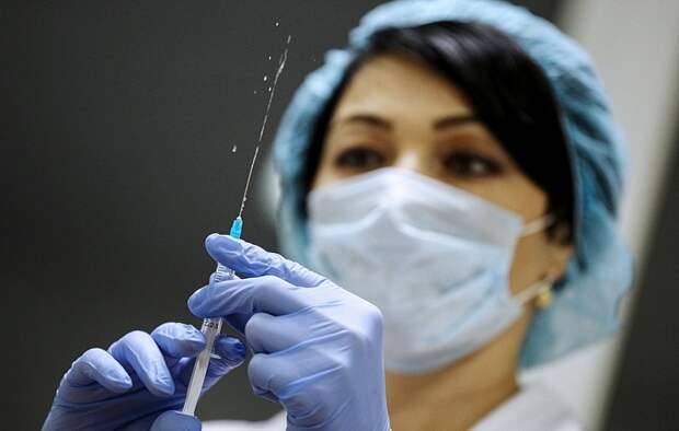 На Кубани учителям и соцработникам начали делать прививки от коронавируса