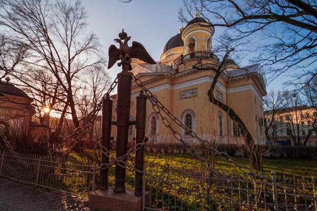 Пушки в ограде Спасо-преображенский собор в Петербурге история почему