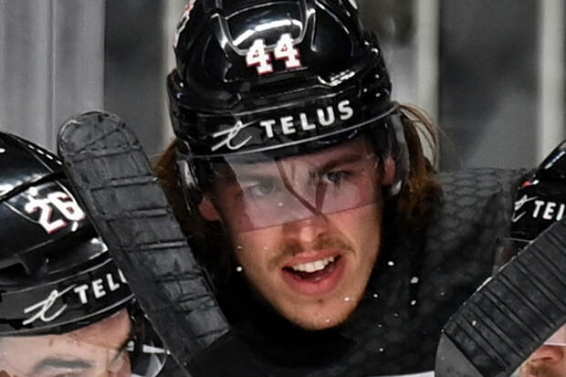 Названного курицей хоккеиста "Динамо" Комтуа оштрафовали за симуляцию