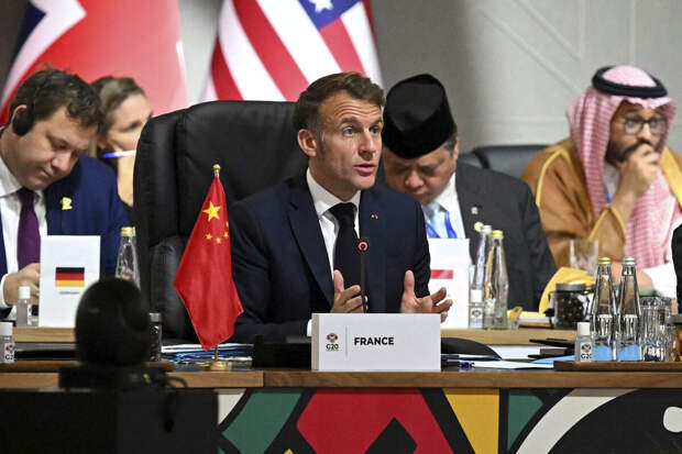 Макрон назвал неприемлемыми угрозы Трампа пошлинами из-за Гренландии